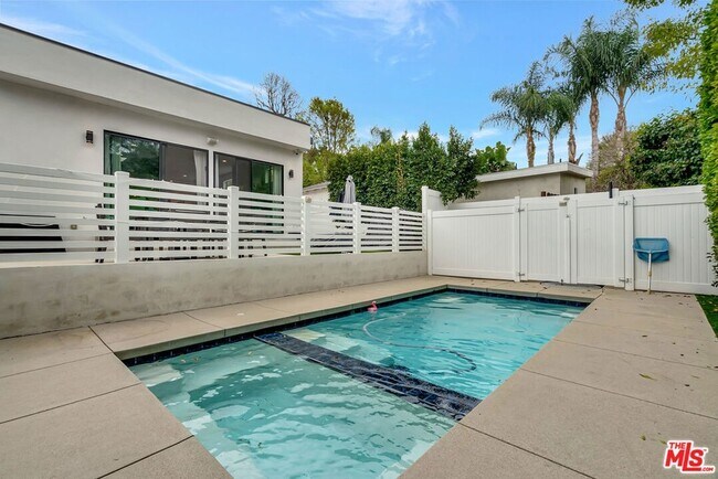 Building Photo - 4203 Saugus Ave