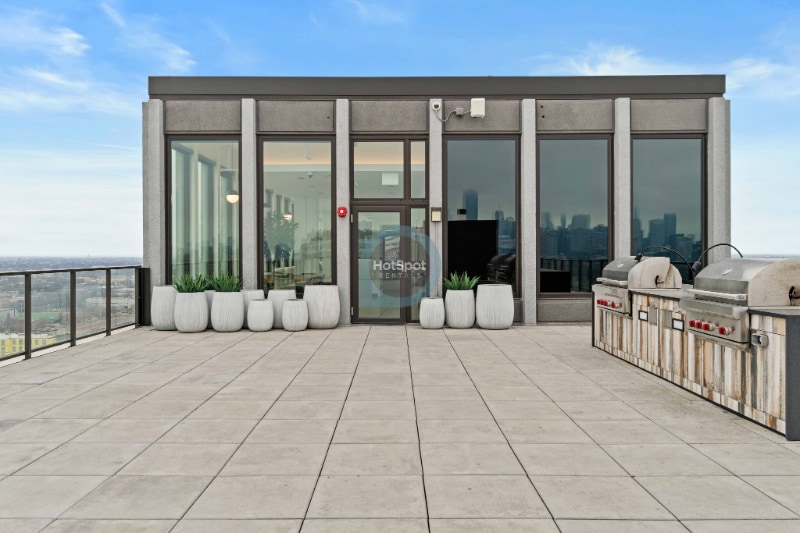 Building Photo - 1910 W Harrison St