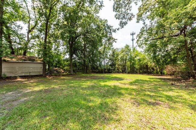 Building Photo - 3 Bedroom, 1 Bathroom Home in Waylyn Subdivision - North Charleston