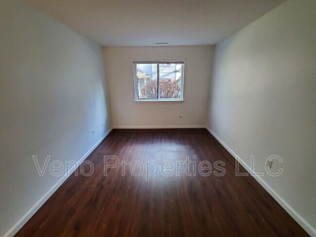 Building Photo - 111 Yorktown Dr