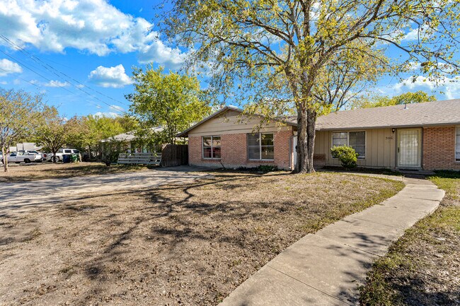 Building Photo - 308 E Cheryl Dr