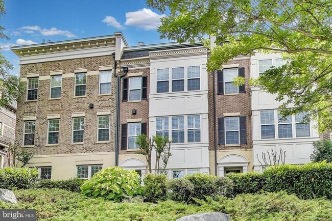 Building Photo - 508 Rampart Way