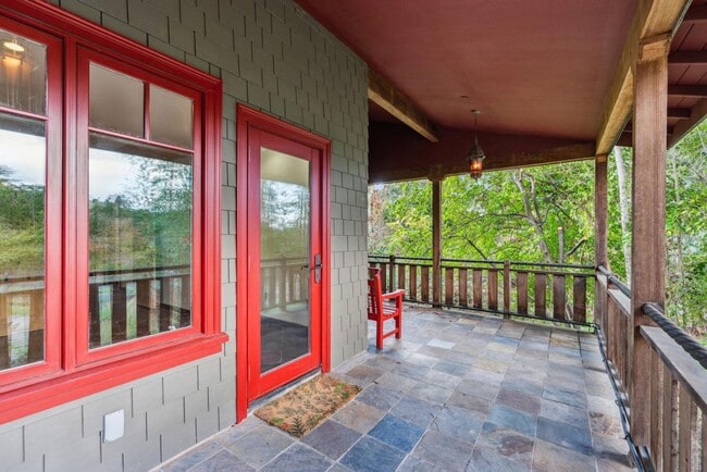 Building Photo - 385 Moraga Ave