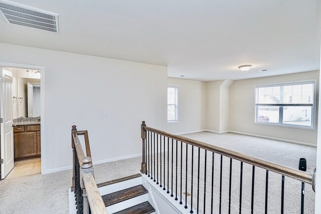 Building Photo - 716 Paxton Rose Dr