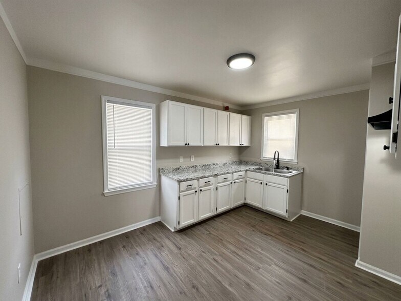 Building Photo - 6348 Lodewyck St