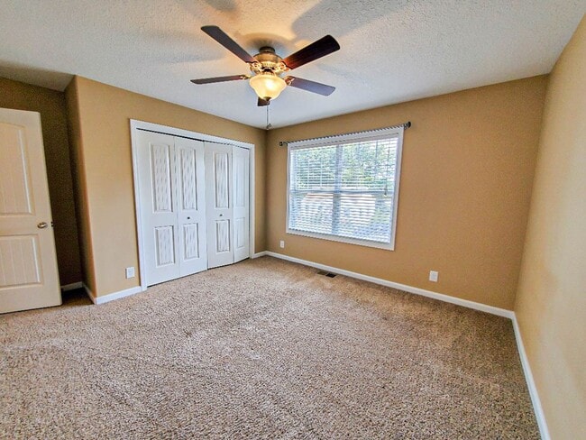 Building Photo - Pet Friendly Two Bedroom!