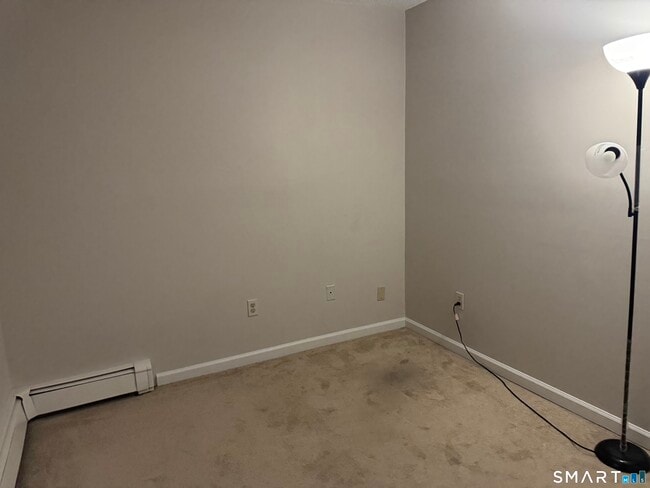 Building Photo - 7 Bittersweet Ln