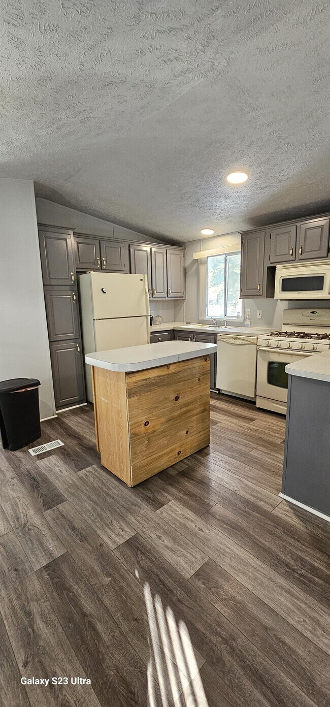 Building Photo - 2343 Gambel Oak Trail