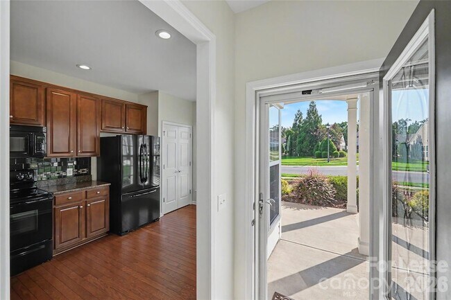 Building Photo - 9009 Smokey Hl Ln