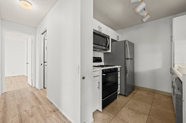 Building Photo - 91-284-284 Hanapouli Cir