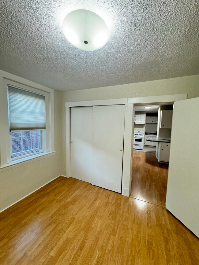 Building Photo - 10 Henchman St