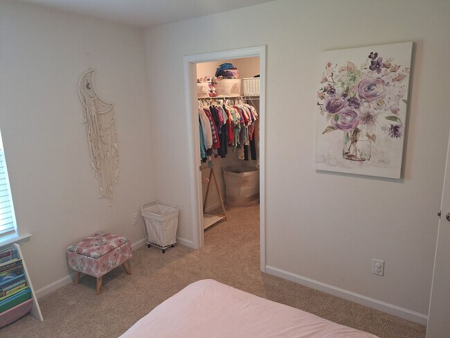 Building Photo - Lovely Four Bedroom Home  Approximately 5 Minutes Away from Gate Ft Jackson and 30 Minutes from S...