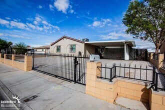 Building Photo - Comfortable 4Bdm 2Ba Home with Fenced Front Yard in Las Vegas!