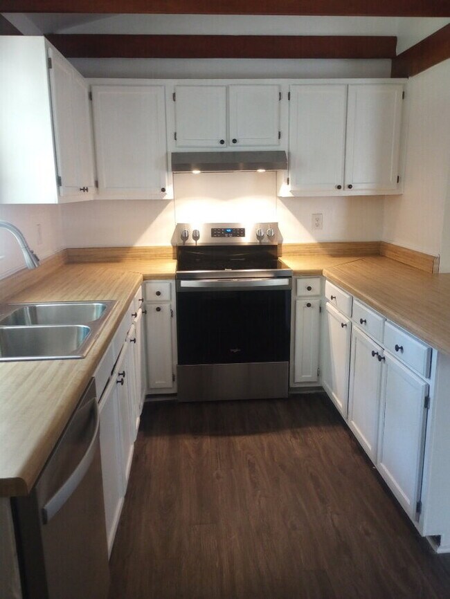 Building Photo - 8 Charterhouse Ct