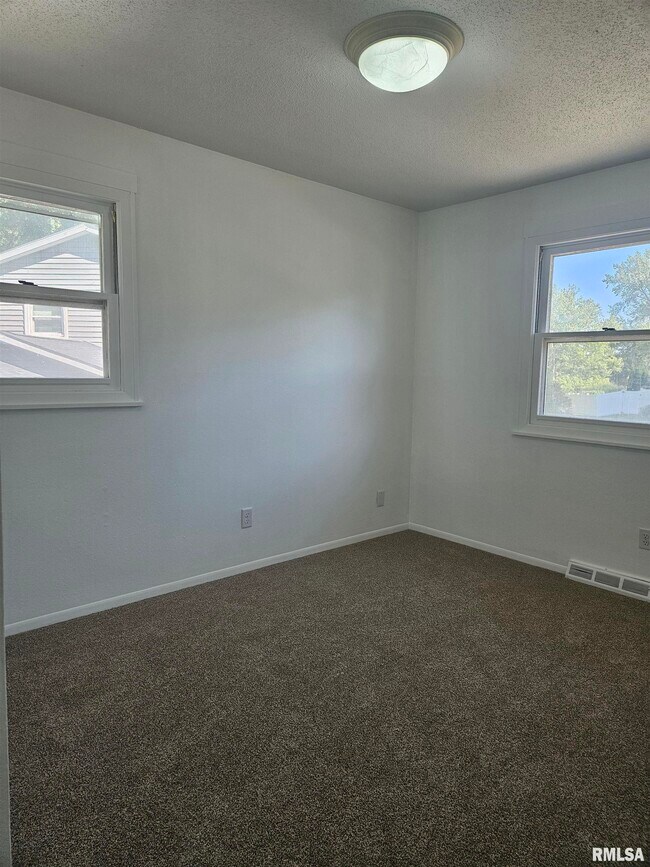 Building Photo - 2530 Saint John Ct
