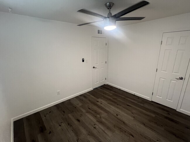 Building Photo - 1325 N 48th St