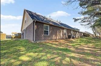 Building Photo - 3403 SW Victoria Pl