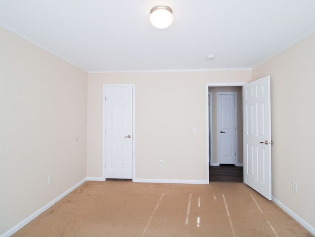 Building Photo - 124 Meadows Ln