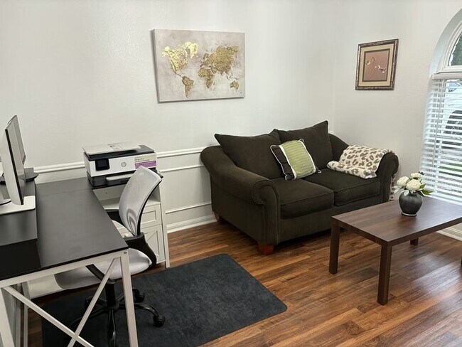 Building Photo - 17211 Rolling Creek Dr