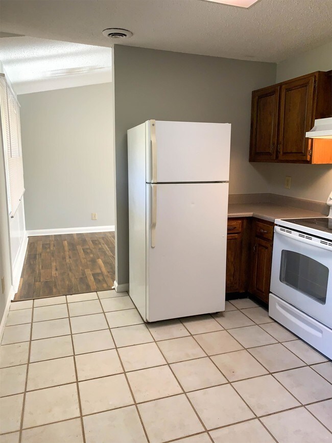 Building Photo - 1405 Crocus Ln