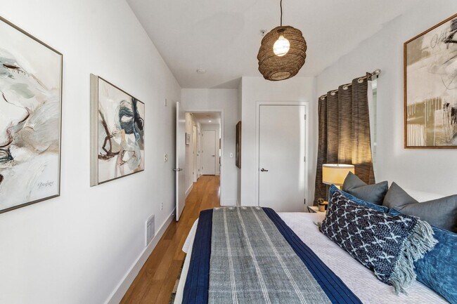 Building Photo - HIP 2BR/2BA Inner Mission Boutique Top Flo...