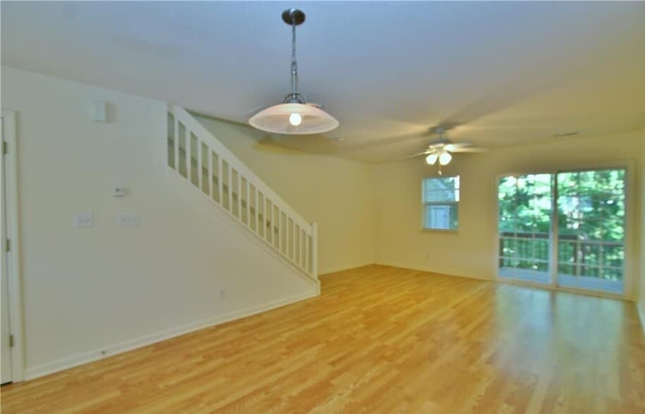 Building Photo - 18 Tannenbaum Circle