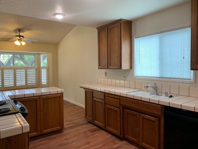 Building Photo - 3 bed 2 bath 2 car garage with mature trees