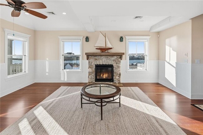 Building Photo - 246 Sand Hill Cove Rd