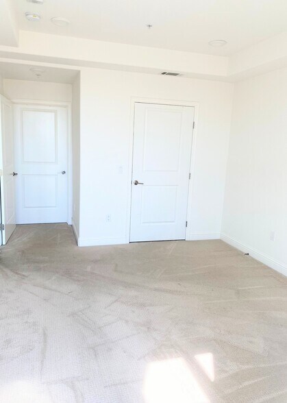 Bedroom 1 with closet and bathroom - 2585 El Camino Real
