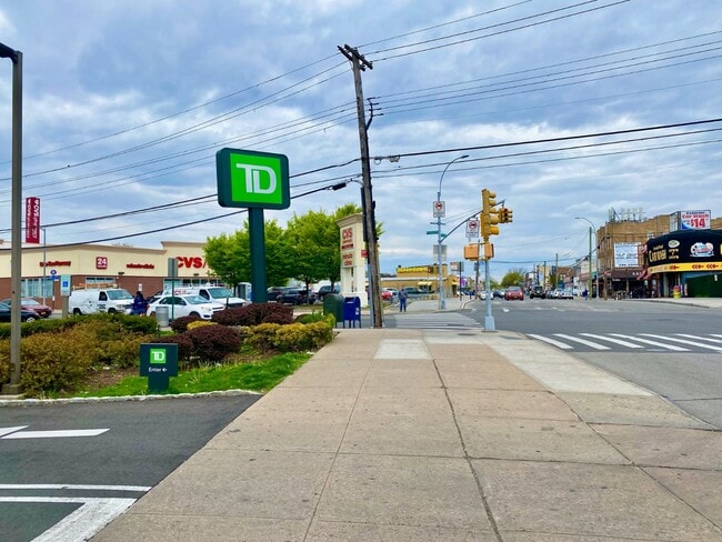 Building Photo - 21-18 Rene Ct