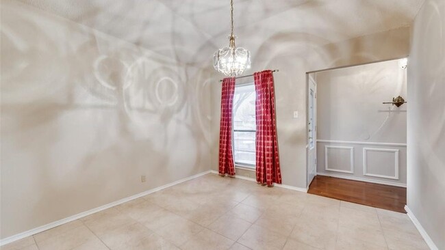 Building Photo - 7825 Silveridge Dr