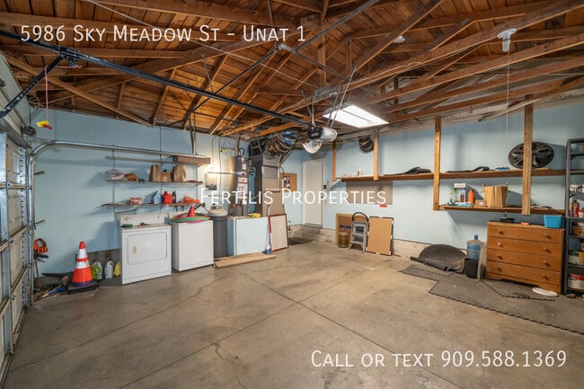 Building Photo - 5986 Sky Meadow St