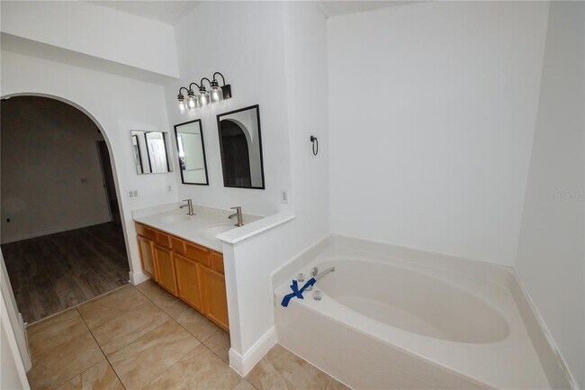 Building Photo - 16686 Corner Cove Way