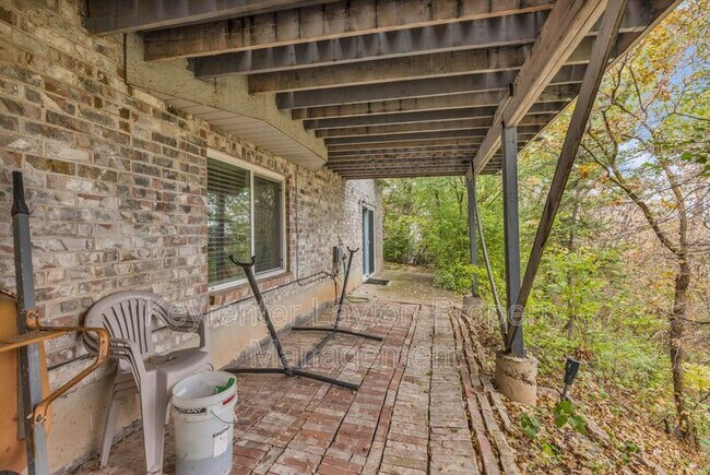 Building Photo - 2335 Summerwood Dr