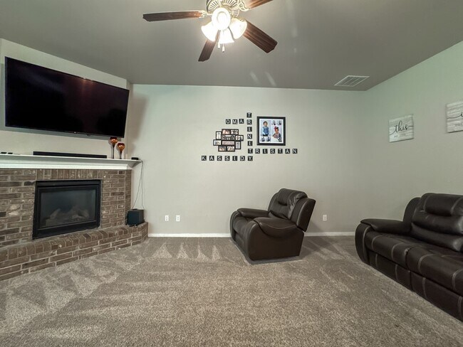 Building Photo - 1212 Ash St