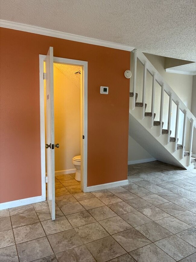 Building Photo - 1BR/1.5BA w/ Fireplace • Balcony • Pool Access in San Antonio