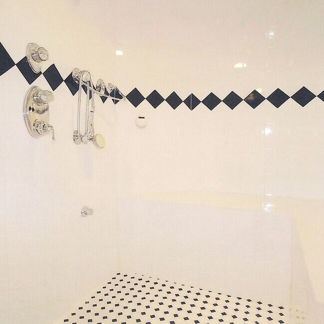 Building Photo - 8 Tiffany Rd