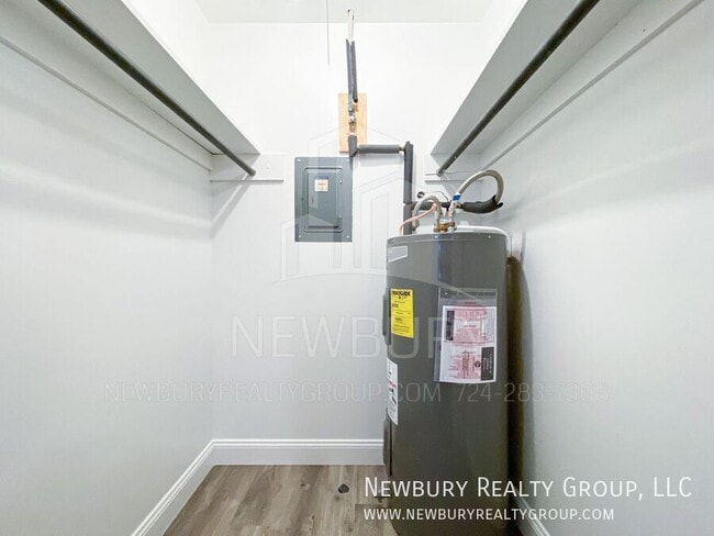 Building Photo - 25 Sunbury Estates