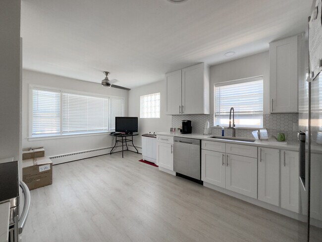 Building Photo - 2728 N 75th Ct