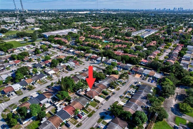 Building Photo - 5461 SW 38th Ct