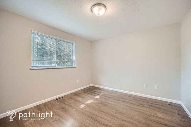 Building Photo - 8201 Woodbourne Dr SW