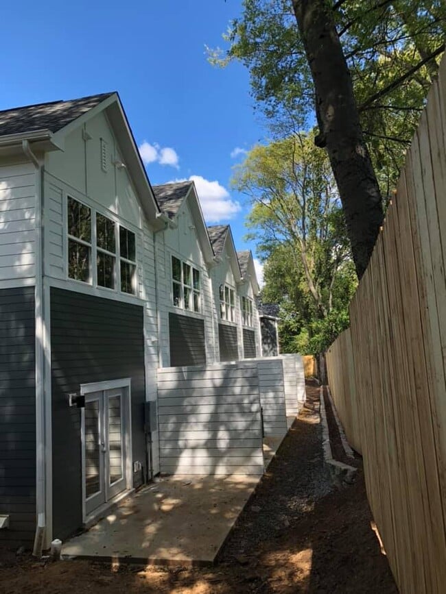 Building Photo - 509 Rosedale Ave