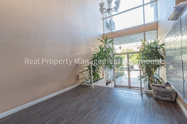 Building Photo - Amazing 2 bed 2 bath