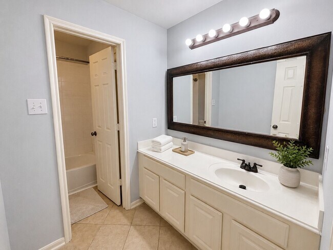 Building Photo - 16935 Jelly Park Stone Dr