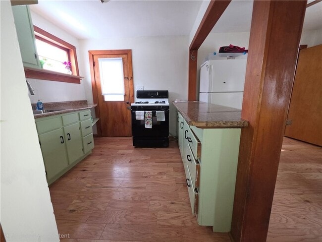 Building Photo - 9 Factory St