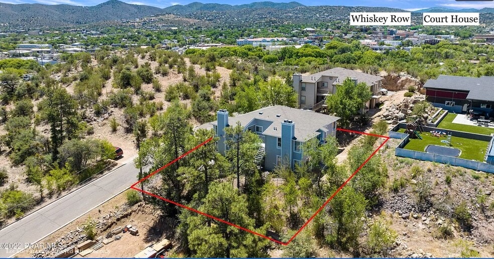 Building Photo - 604 N Bagby Dr
