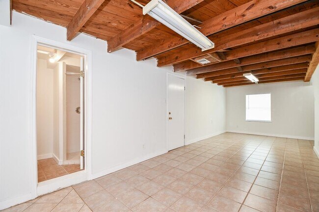 Building Photo - 1525 Studewood St