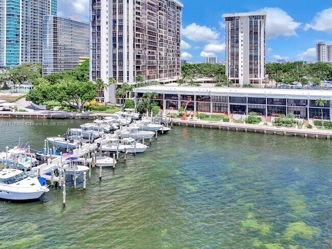 Building Photo - 1915 Brickell Ave