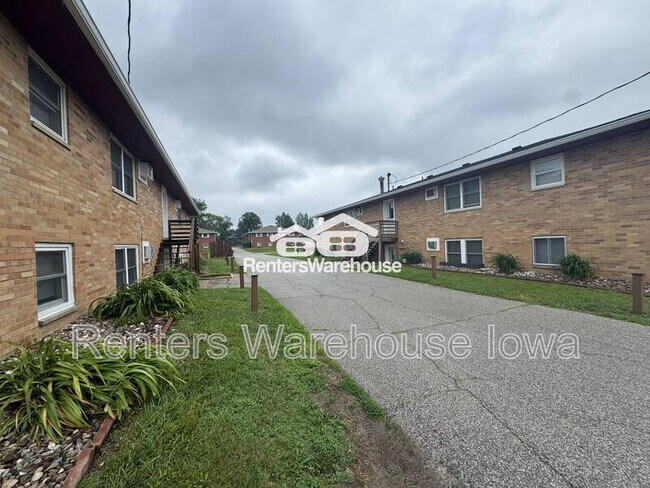 Primary Photo - 110 NW College Ave