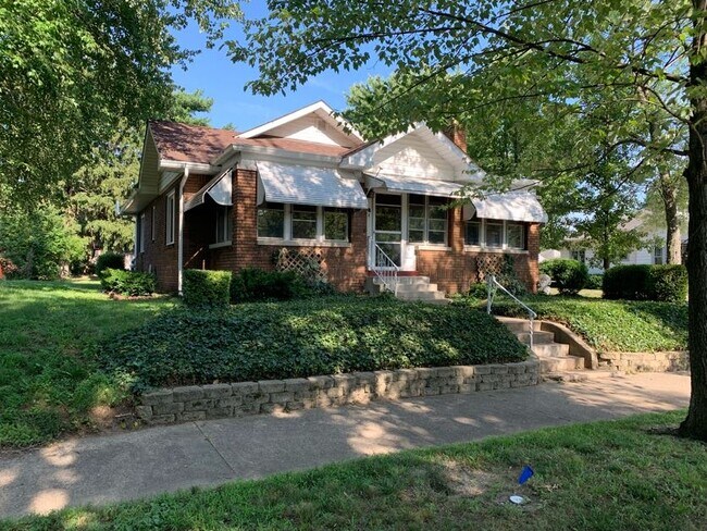 Primary Photo - 48 Barton Ave